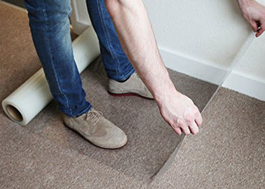 Un bon prix. Aucun film de protecteur de tapis de voiture de résidu, petit pain en plastique de protecteur de tapis de haute pointe en ligne