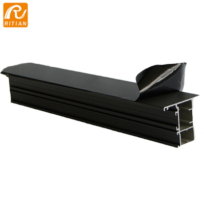 Un bon prix. Film protecteur en aluminium d'enveloppe UV de résistance pour le profil en aluminium de châssis de fenêtre en ligne