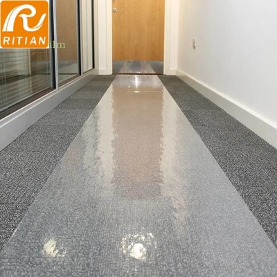 Un bon prix. Le meilleur film protecteur de vente de PE de preuve de l'eau pour la protection de surface de tapis en ligne