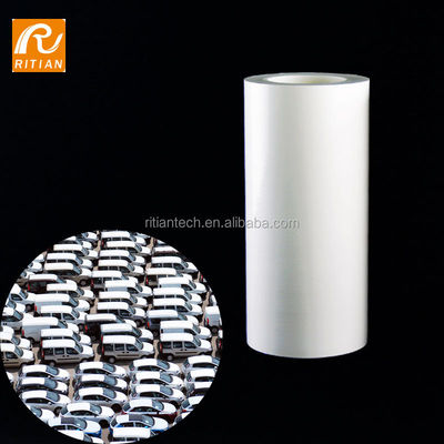 Un bon prix. Film protecteur PE blanc brillant résistant aux UV de 70 microns pour la protection des peintures automobiles en ligne