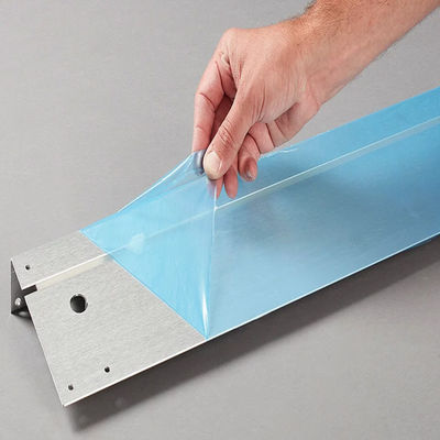 Un bon prix. Film protecteur industriel en PE avec retrait sans résidus, résistance aux UV 6 mois et adhésif à base de caoutchouc pour la protection des surfaces en ligne
