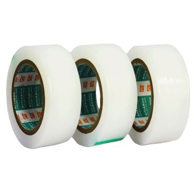 Un bon prix. Film protecteur PE blanc avec élimination sans résidus, allongement de 300 à 600% et adhésif à base de caoutchouc pour emballages industriels en ligne