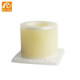 Un bon prix. Aucun petit pain de film médical de barrière de résidu jetable avec le film universel de barrière de bord collant/non collant en ligne